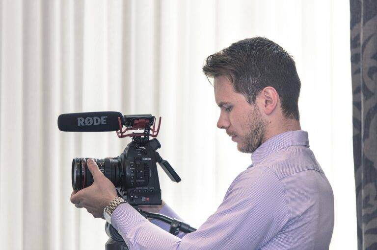 The Future of Retail: Integrating Offline and Online Experiences